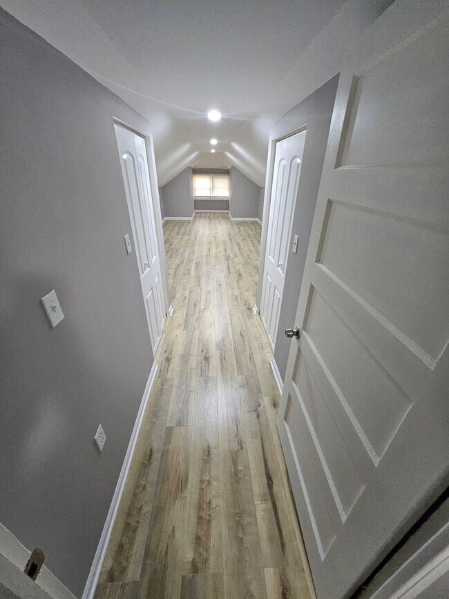 Building Photo - 6136 S Richmond St