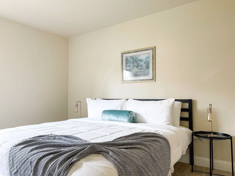 Building Photo - 12701 N Pennsylvania Ave