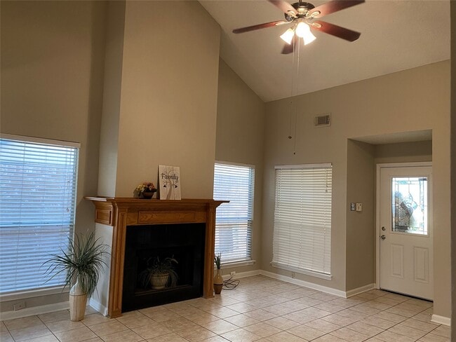 Building Photo - 2415 Poco Dr