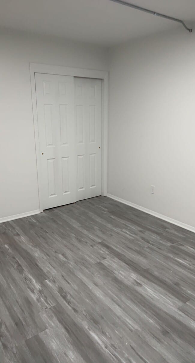 Building Photo - 9500 N Green Bay Rd