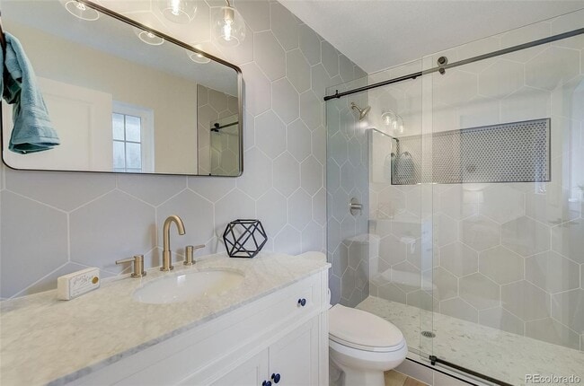 Building Photo - 5 Bedroom 3 Bathroom in Denver's Southmoor...