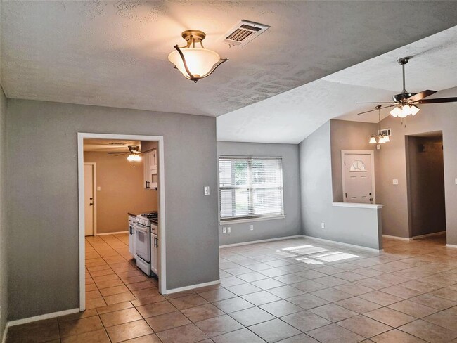 Building Photo - 18834 Pine Trace Ct