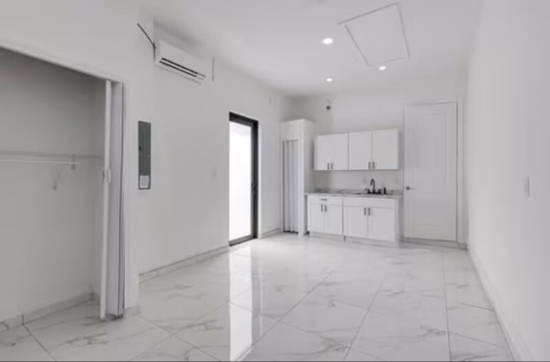 Building Photo - 134 Fox Ave