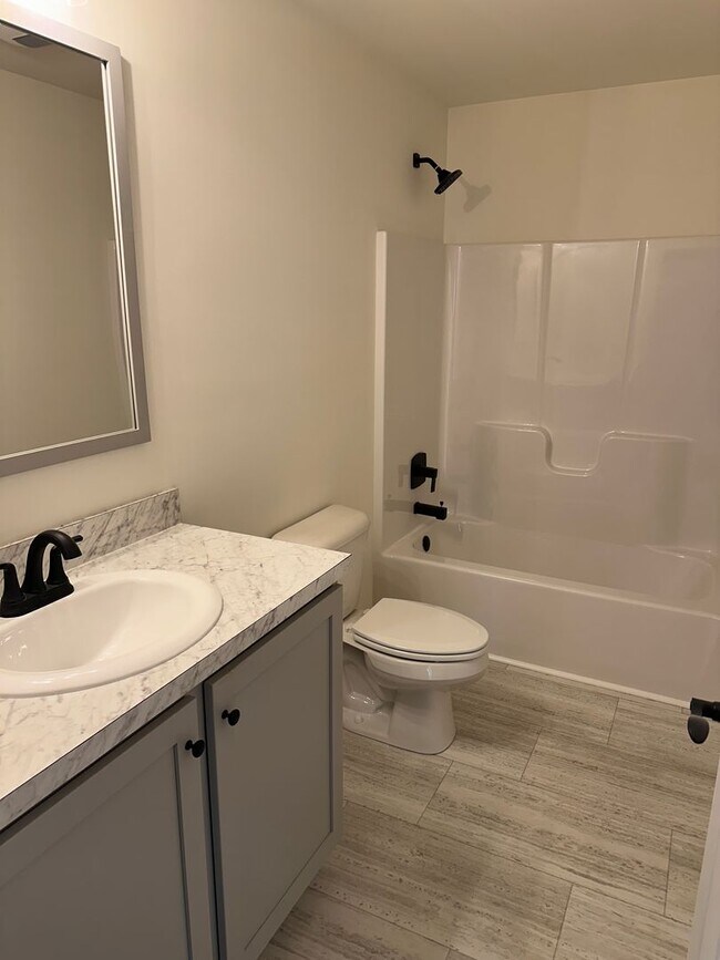 Building Photo - Newer Boalsburg house available September!!