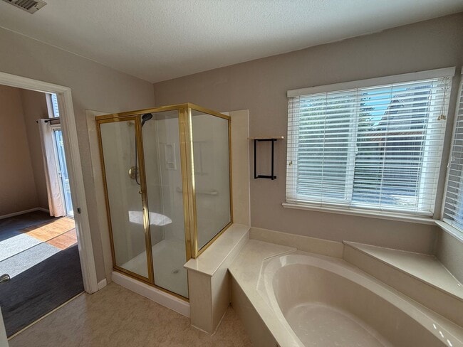 Building Photo - 4-bedroom Single Story home in Ripon!