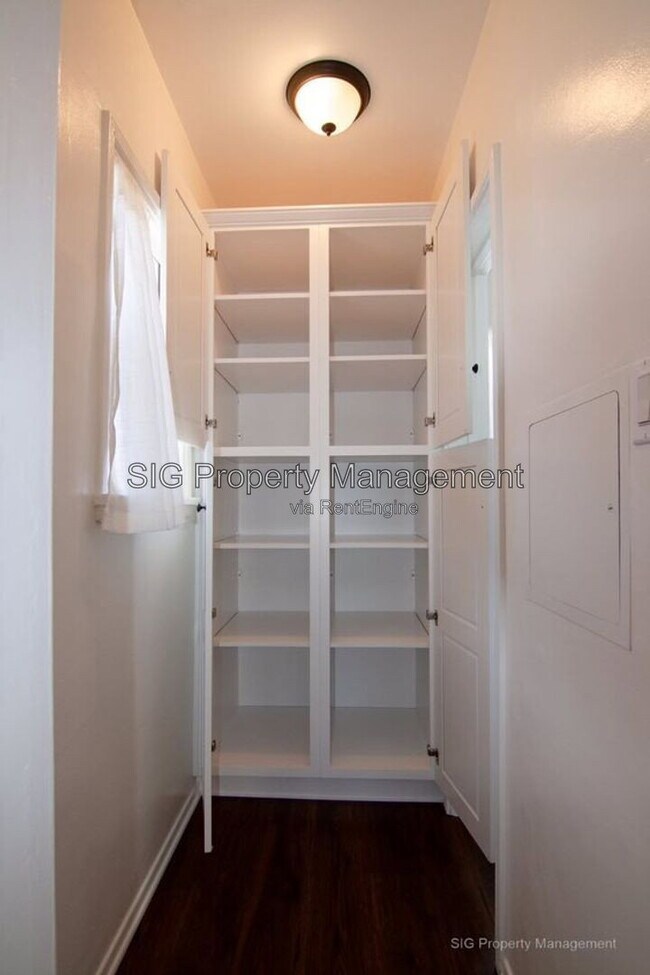 Building Photo - 4373 Sunset Dr