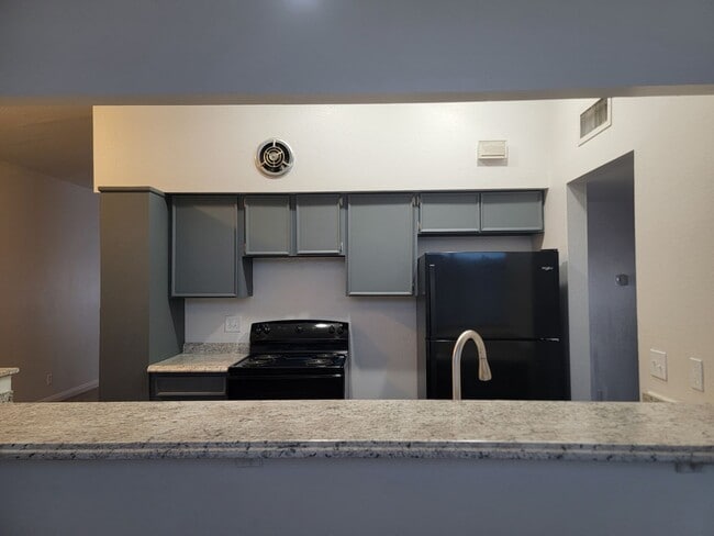 Building Photo - Renovated Single Family Home!  Large backy...