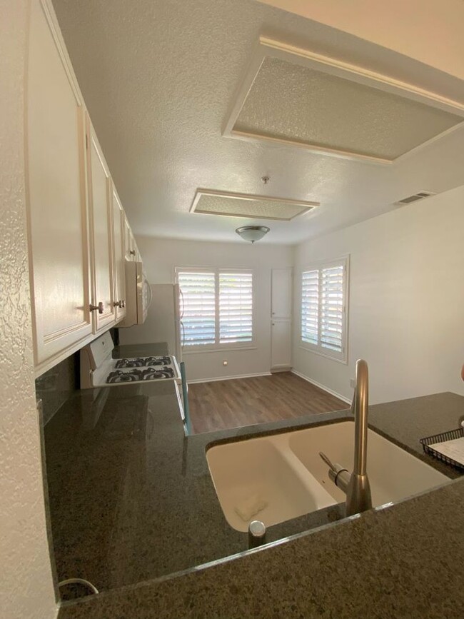 Building Photo - Beautiful Remodeled 2 Bed / 2 Bath Home in...