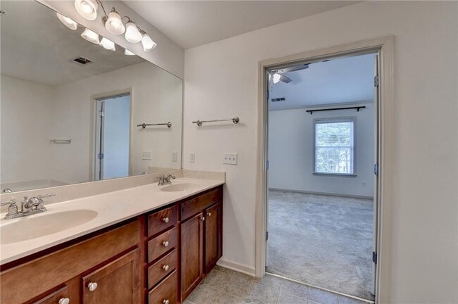 Building Photo - 3335 Castleberry Village Cir