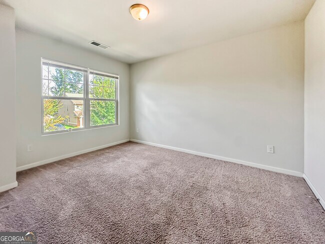 Building Photo - 206 Daisy Cir