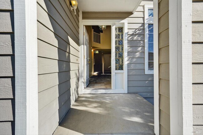 Building Photo - 206 Bridgewater Cir