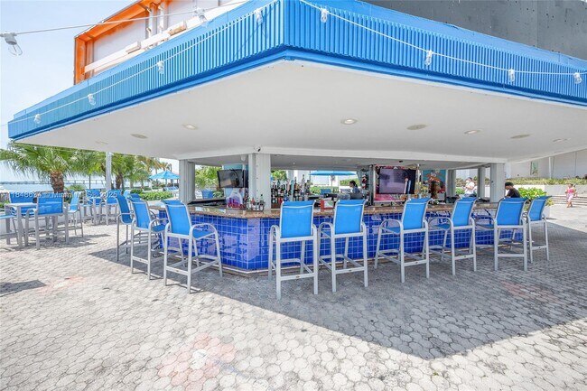 Building Photo - 801 Brickell Bay Dr
