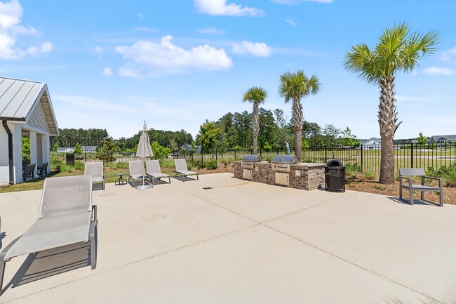 Building Photo - Ocean Farm Dr
