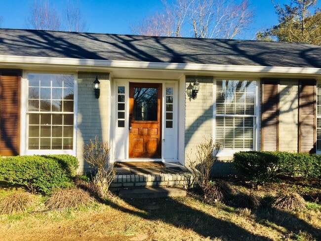 Building Photo - 810 Davis Dr
