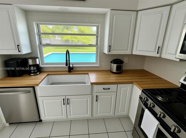 Building Photo - 9955 SW 214th St