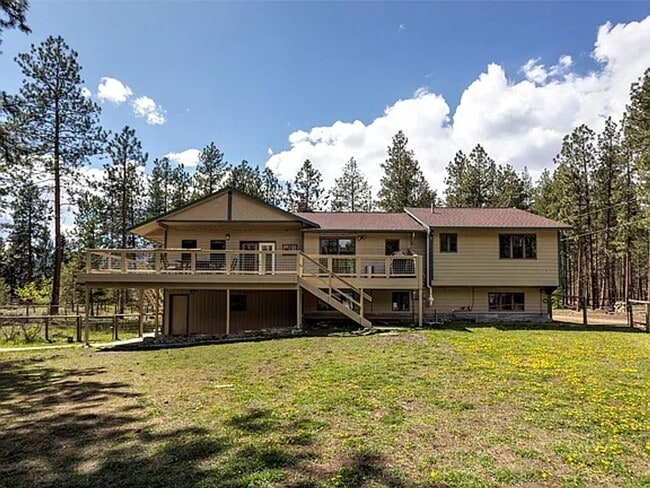 Building Photo - Beautiful spacious 3 bed, 3 bath home situated on 2.53 private acres in Stevensville.