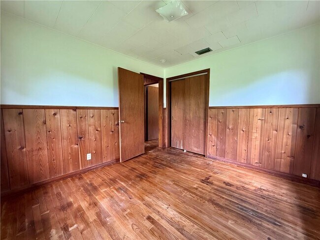Building Photo - 5520 Helen Dr