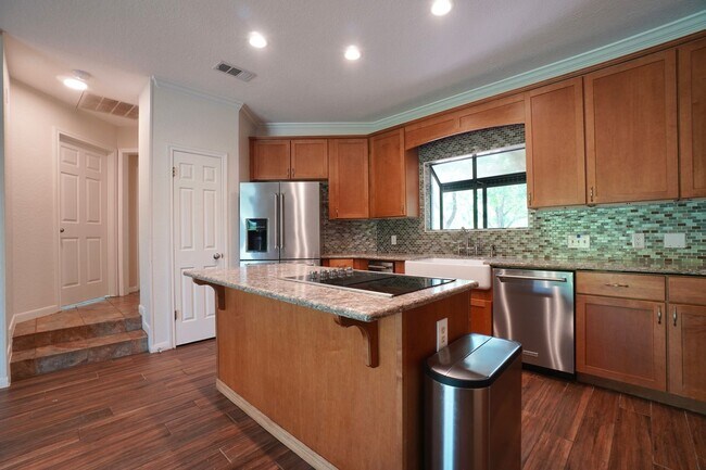 Building Photo - 8 Woodhollow Trail