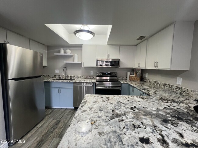 Primary Photo - 1351 N Pleasant Dr