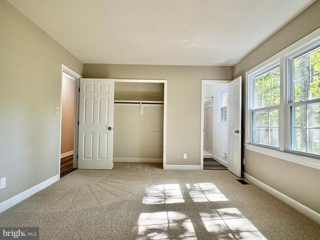 Building Photo - 2 Kelly Ct