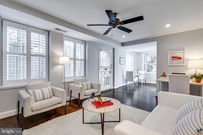 Building Photo - 4224 32nd St S