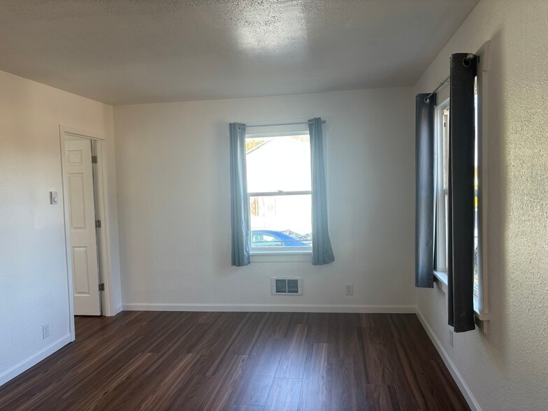 Living room showing 2nd bed door - 1725 S 35th St