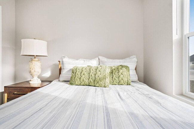 Building Photo - 11590 Maidstone St