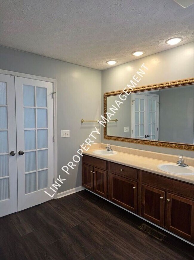 Building Photo - Beautiful 4-Bedroom Home in Desirable Harrison Location – Minutes from Volkswagen Plant!