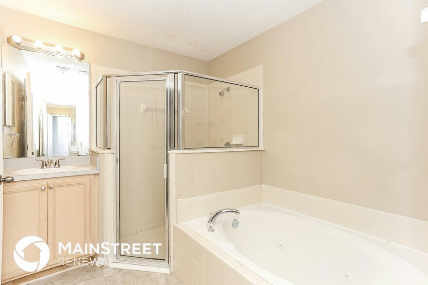 Building Photo - 10002 Lancashire Dr