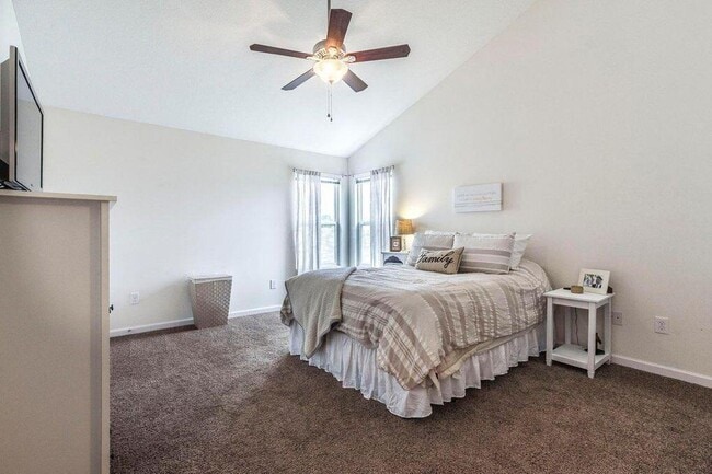 Building Photo - 5660 Caledonia Dr