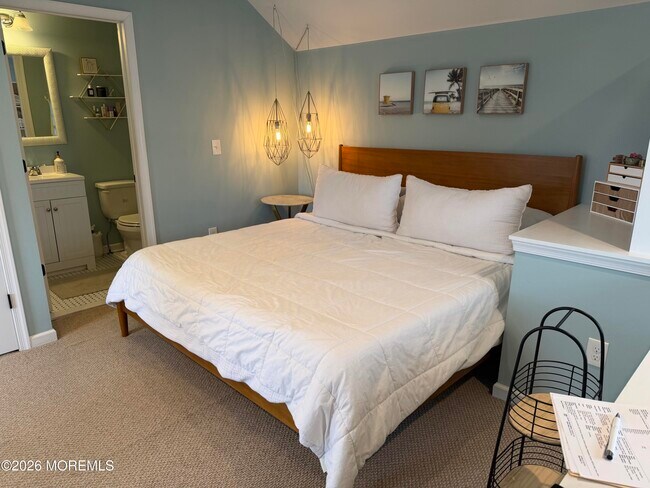 Building Photo - 510 Lareine Ave