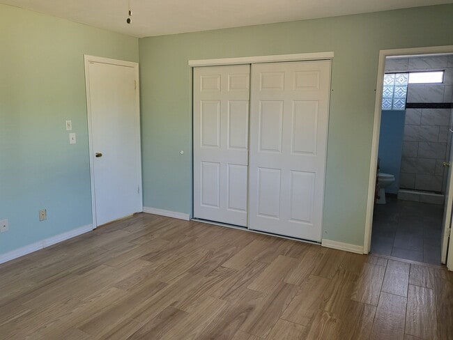 Building Photo - 3620 N Treasure Dr