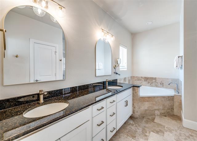 Building Photo - 5916 Hudson St