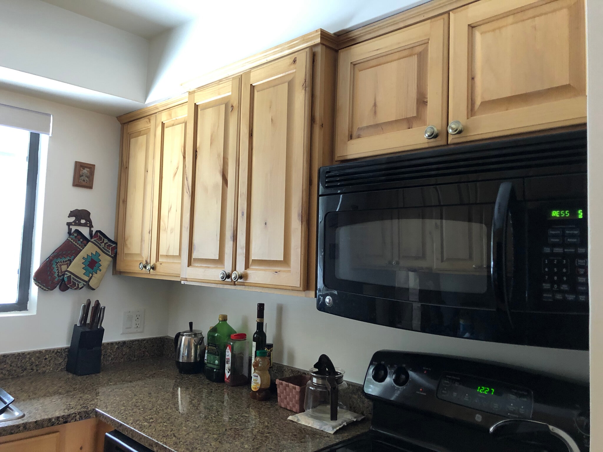 Kitchen Detail - Appliances - 3200 S Litzler Dr