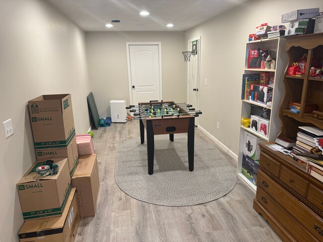 Building Photo - 4 Bedroom Home in Baldwinsville - Move in ...