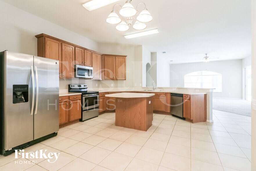 Building Photo - 25808 Risen Star Dr