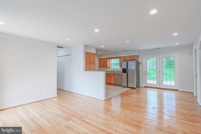 Building Photo - 5008 Treetop Ln