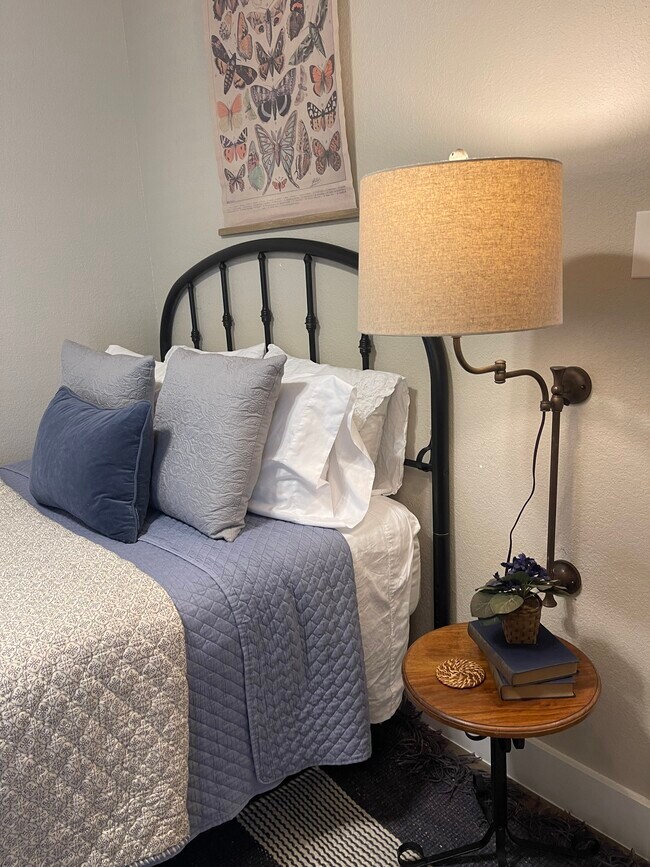 Building Photo - 3301 Belmont Dr