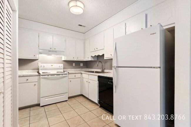 Building Photo - 7740 McKnight Dr
