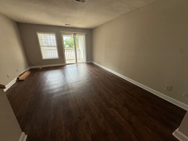 Building Photo - Spacious 2 Bed 2 Bath Town Home near NCSU Available NOW! LEASE NOW AND GET ONE MONTH FREE!