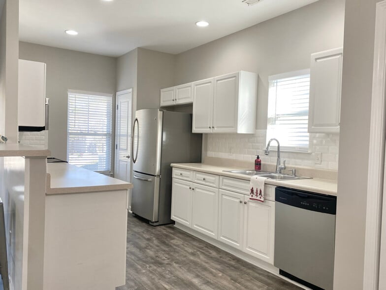 Building Photo - 842 Kiawah Ln