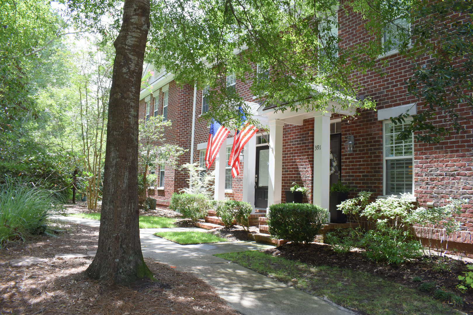 Building Photo - 393 Whisper Park Dr