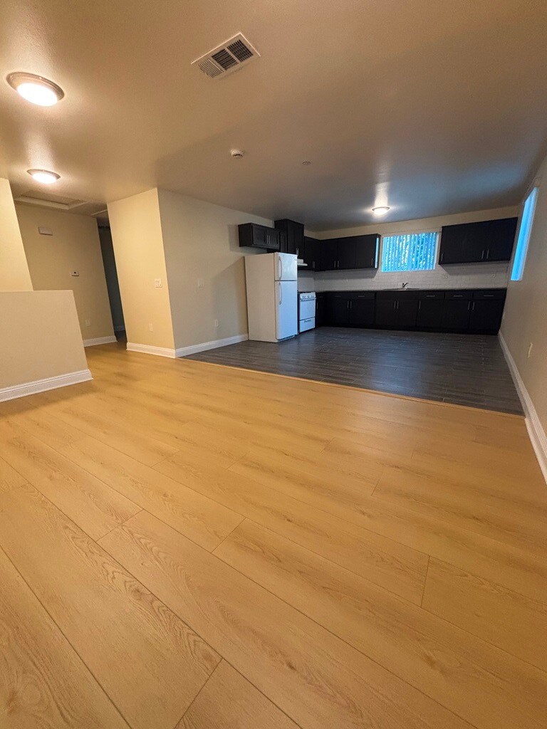 Building Photo - 522 W 51st St