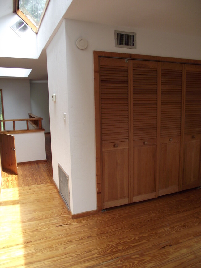 Building Photo - Close proximity to Lake Wauburg & Payne's ...