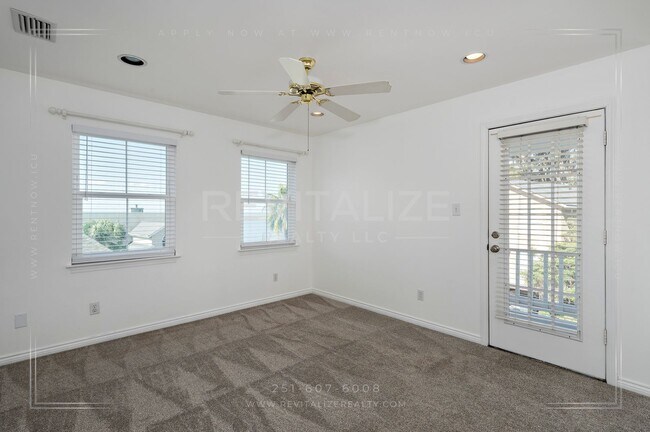 Building Photo - Charming 3-Level Home with Water Access in Daphne, AL