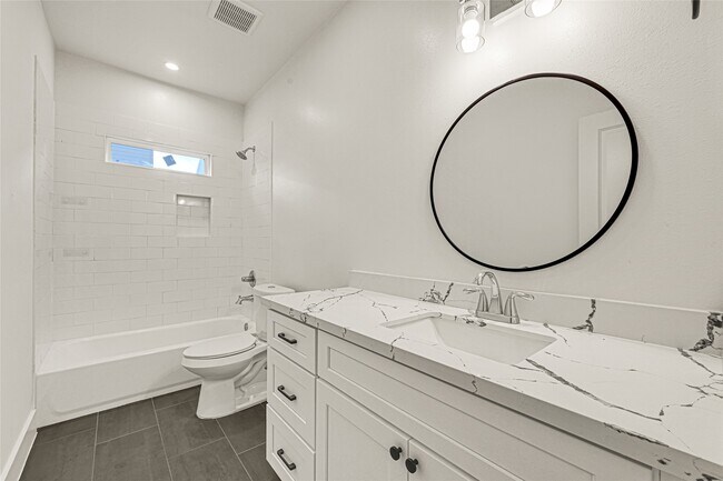 Building Photo - 1405 E 33rd St