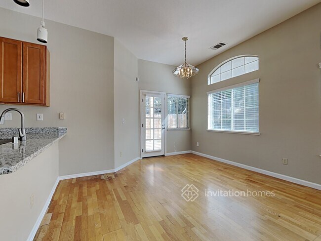 Building Photo - 1015 Linda Vista Way