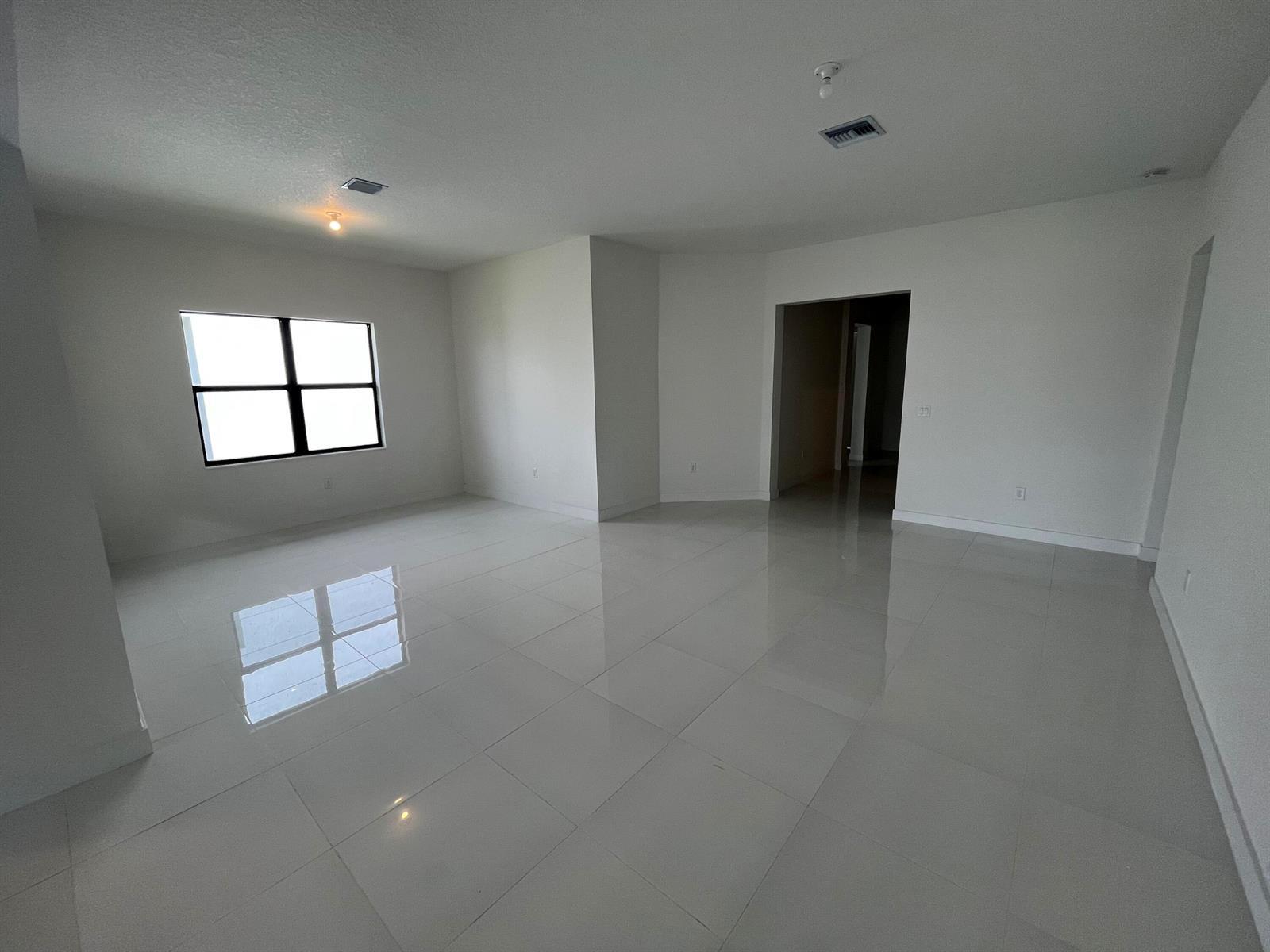 Building Photo - 4398 SW 173rd Ave