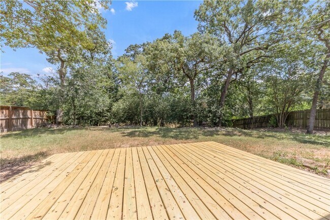 Building Photo - 804 Val Verde Dr