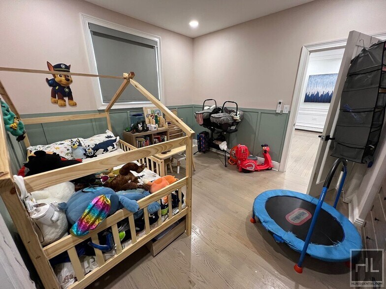 Building Photo - 3rd avenue